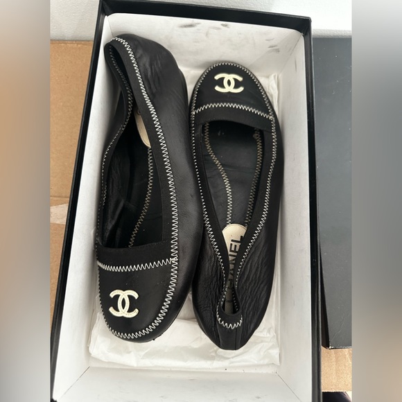PRICE IS FIRM!!💯CHANEL MOCCASIN/LOAFERS WITH BIX - BEAUTIFUL USED CONDITION - Picture 4 of 7